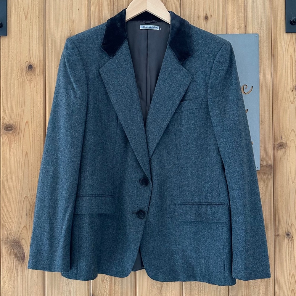 Burberry's Vintage Velvet Detail Wool Cashmere Blend Blazer in Gray